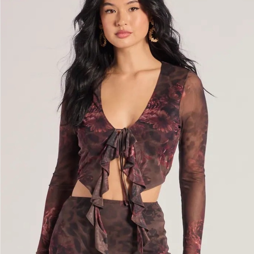 Windsor Wild abstract tie from crop top size Medium